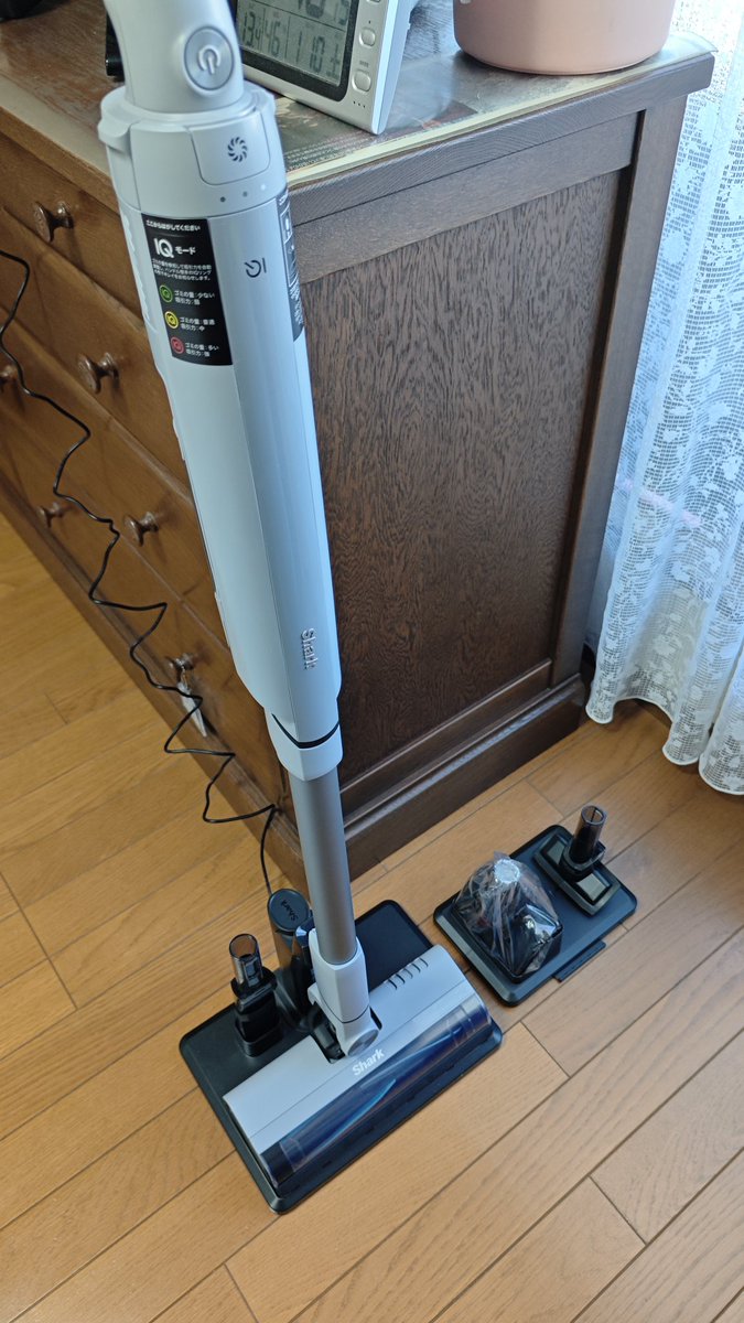 ワンルームではロボット掃除機とハンディで十分ということでスティック