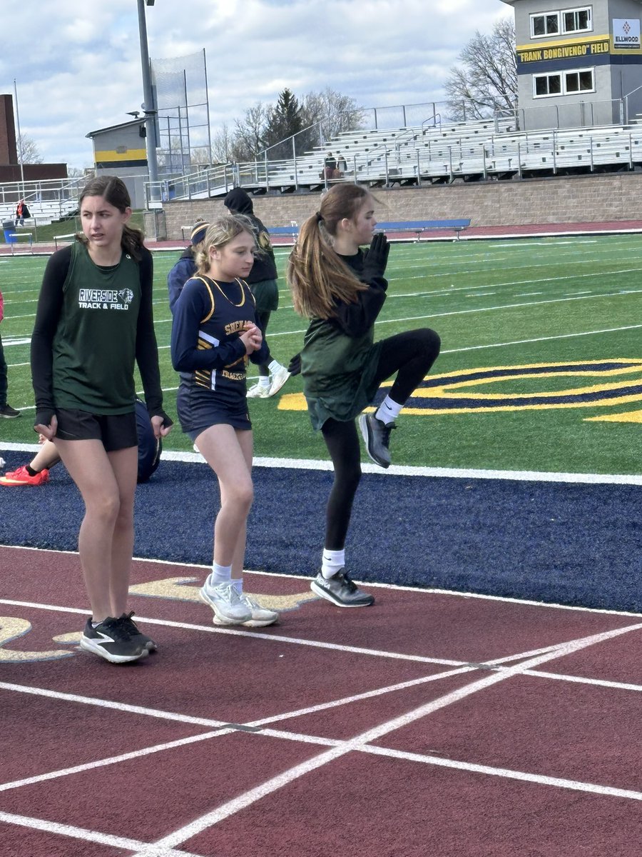 ReeseAnders17's tweet photo. Track Season 💚 https://t.co/gTVZNr2eBt