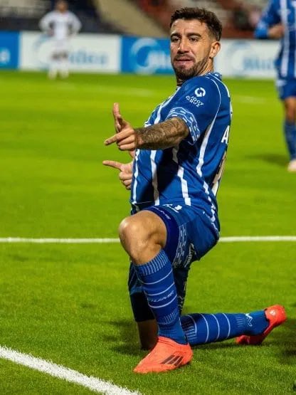 Palcotripero's tweet image. #CGE #GELP Agustín Auzmendi es nuevo jugador de Gimnasia. Llega a préstamo desde Godoy Cruz por un año con cargo y con opción de compra.