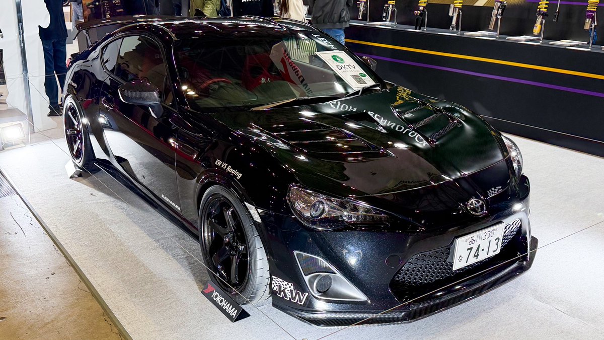 ドリフトキング、土屋圭市さんの愛車ZN6クロハチ。 走行の勲章、飛び石