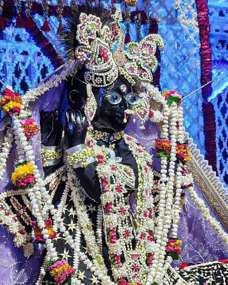 Hare Krishna Hare Krishna 
Krishna Krishna Hare Hare 
Hare Ram Hare Ram 
Ram Ram Hare Hare