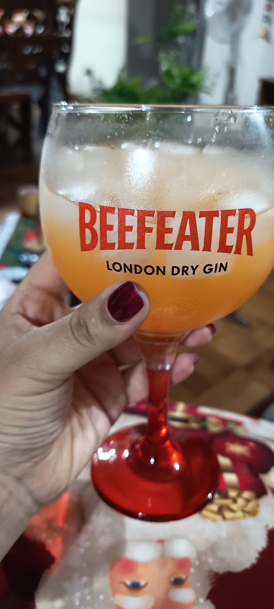 Tropical Gin 
Gin Beefeater Orange Blood
Compota mango maracuyá 
Ginger Ale hielo 
10-10 ✅