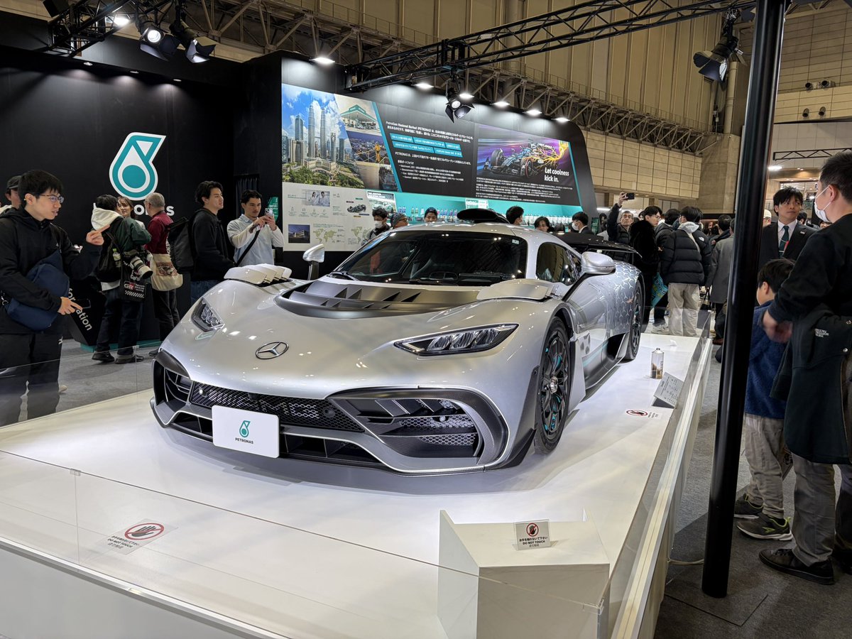 petroplanjapan's tweet photo. DAY 2大盛況です!
Mercedes AMG ONE
ジョージラッセルのF1スーツ
製品
裏にはPETRONASグッズの物販も!
是非是非ご覧下さい!
#東京オートサロン2026
#PETRONAS #ペトロナス
#Mercedes #mercedesamgone #モタスポ #モータースポーツ #東京オートサロン #tokyoautosalon2026 #tokyoautosalon https://t.co/6TH3sGbMMp