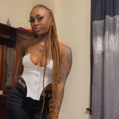 PrettySeanda's tweet image. #NewProfilePic