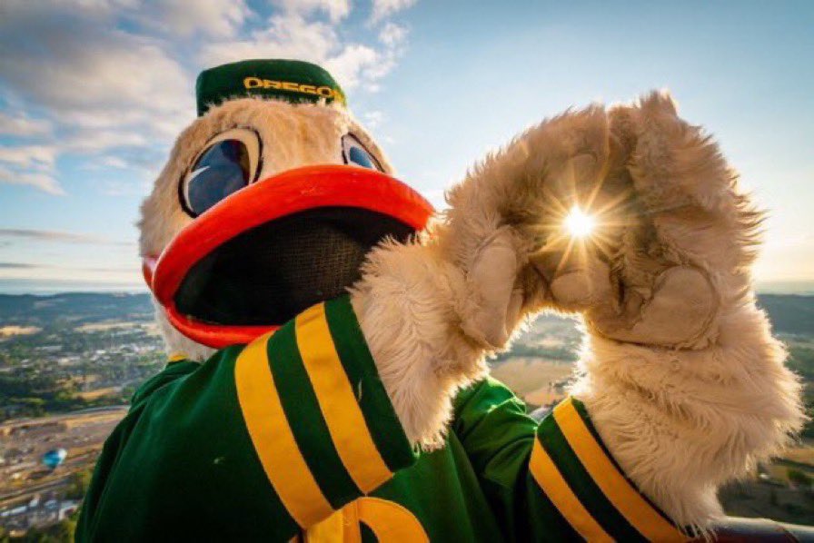 GoDucksWTD4EVER's tweet photo. Well… This is humbling.

Still love  my Ducks! 💚🦆💛

The grass is green and the future is bright at Oregon.

#goducks https://t.co/hWpBQjrkbc