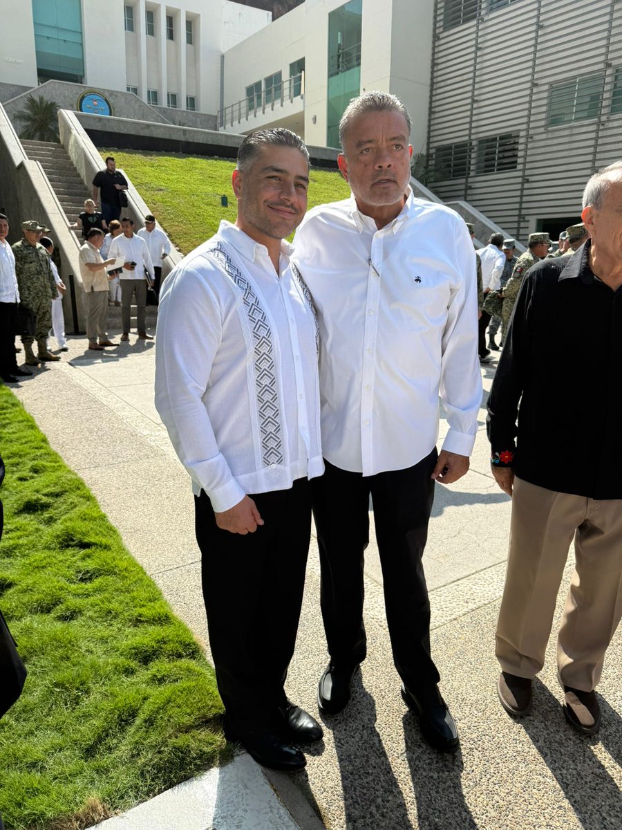 A H E T A tweet media