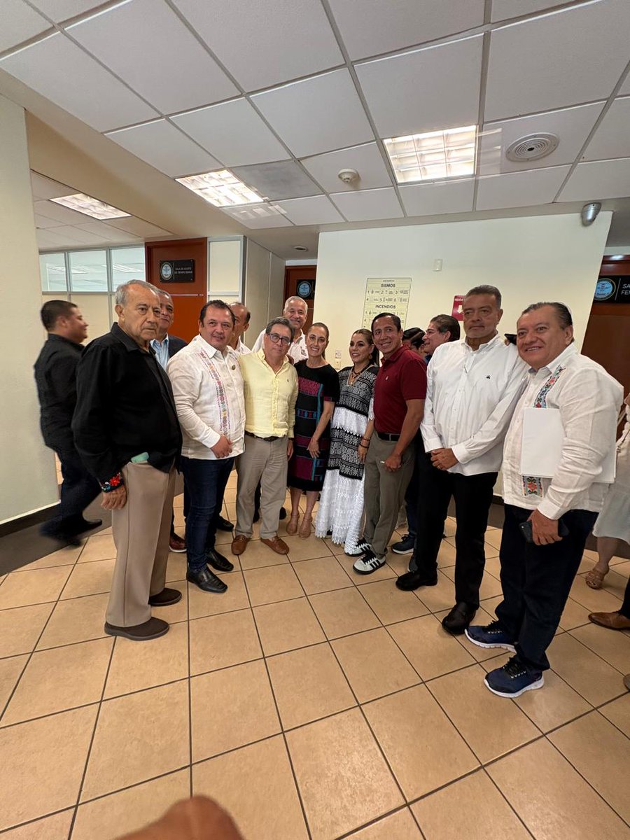 A H E T A tweet media