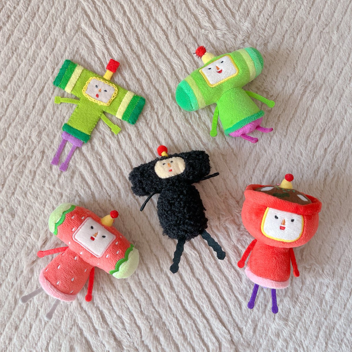 アッ、メイツノ ンジャモ ト ウスヒコダ。地球デ何ヤッテタノ？
エ？？マットトクッションニナッテタ？
モウ、意味ワカラナイデス。🛋️

#塊魂 #katamari