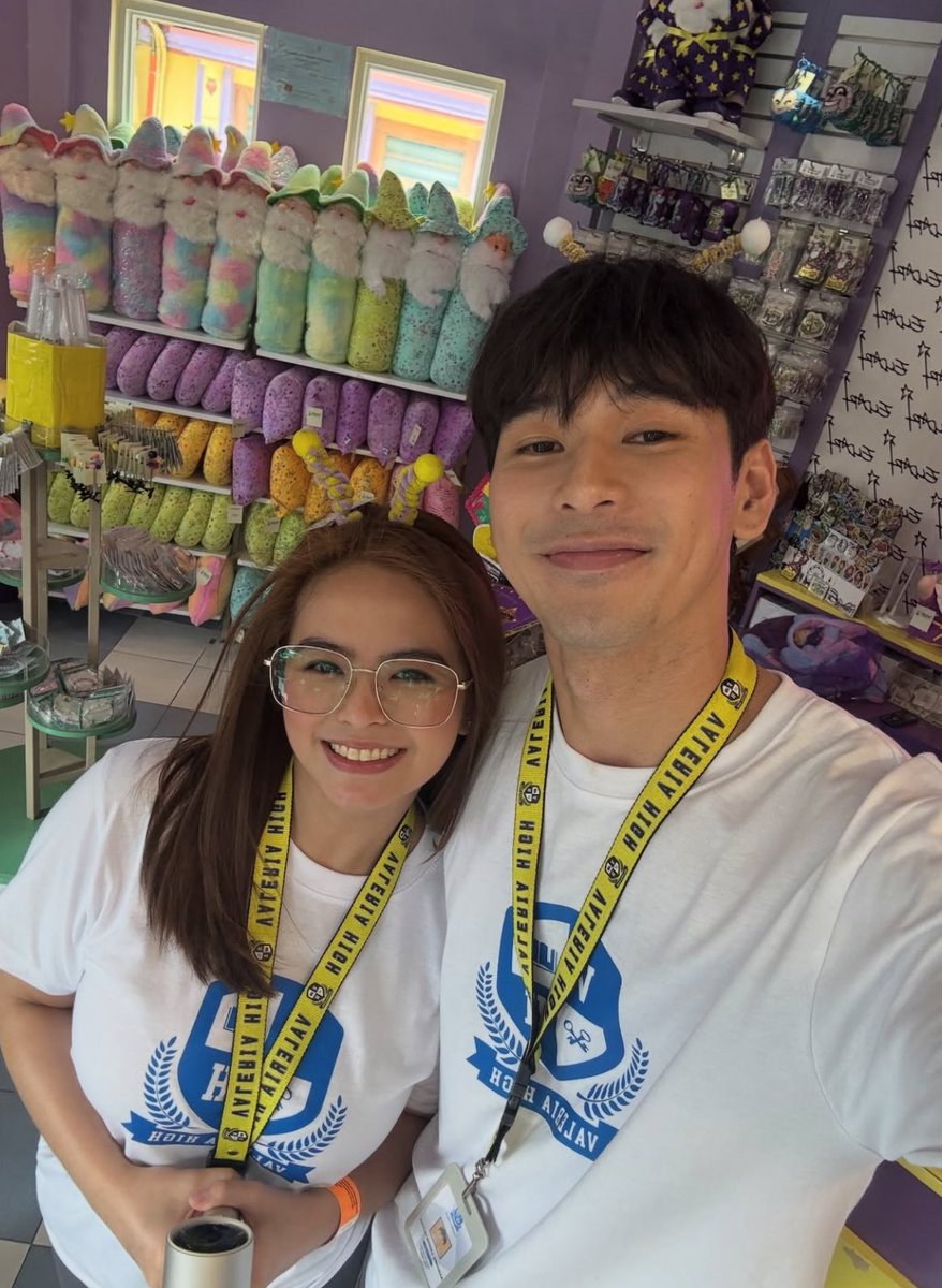 sunkenstreet's tweet photo. bring back my highschool sweethearts to me https://t.co/zfyN3Zc2Il