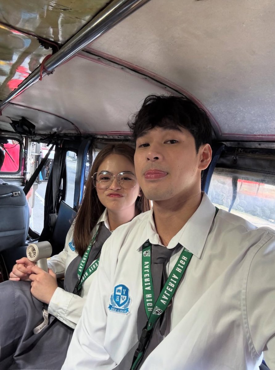 sunkenstreet's tweet photo. bring back my highschool sweethearts to me https://t.co/zfyN3Zc2Il