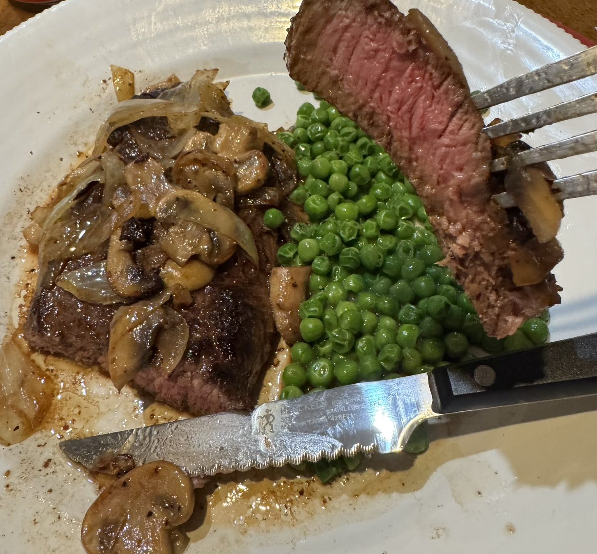 LisaColver's tweet image. My groceries and dinner I cooked according to the new food pyramid. I want to be healthy. Lots of meat, veggies, fruits, and dairy with a tiny bit of grain. Mostly organic and all foods cooked in butter or tallow. #MAHA #foodpyramid @RobertKennedyJr