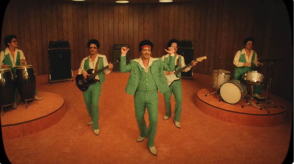Stick2Music's tweet photo. Bruno Mars est de retour avec “I Just Might” ✨ Soul-Disco qui colle au cerveau, clip rétro et  les infos pr 2 Stade de France. Mon décryptage complet sur Stick2Music  #BrunoMars #IJustMight #NewMusic #StadeDeFrance
https://t.co/dvUU9wG9u9 https://t.co/IFe7uGhp3u
