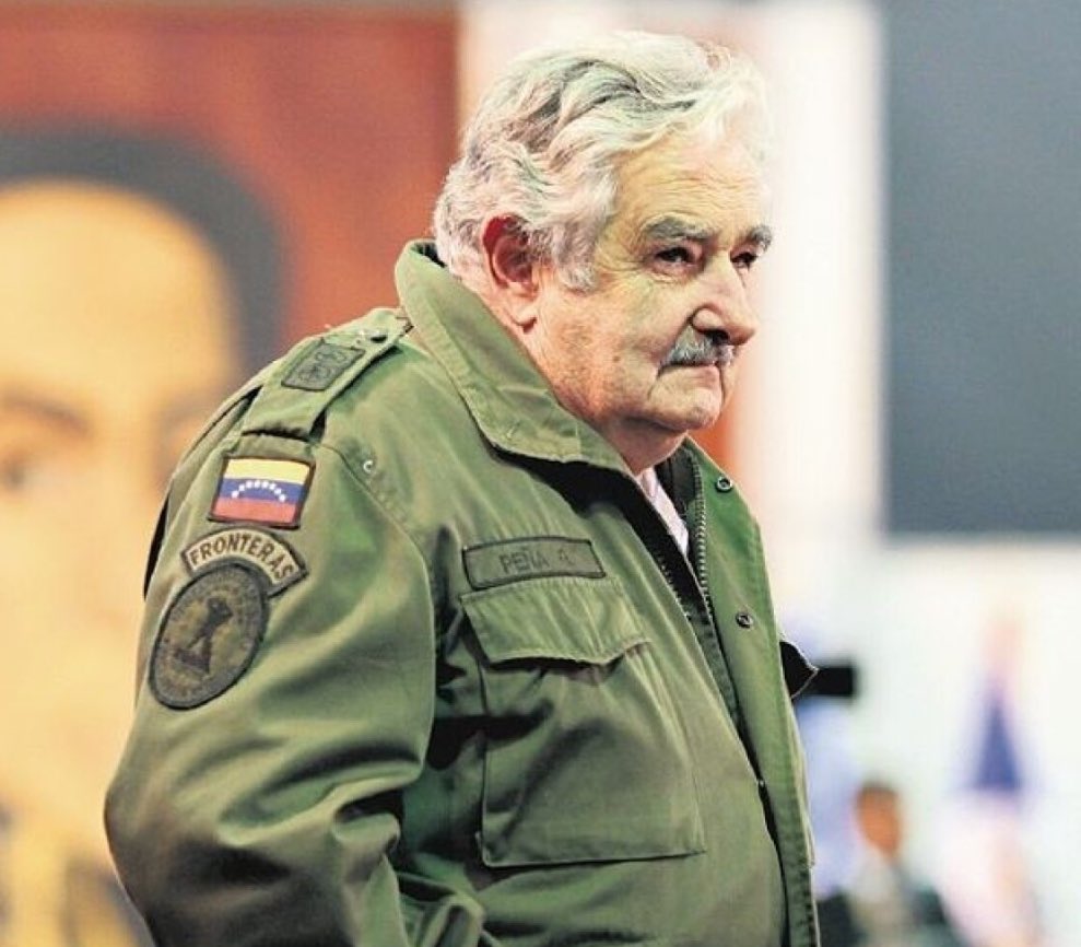 Que cada niño de escuela vea esta foto y aprenda quién fue Chávez quien fue Maduro y quien es este exPresidente uruguayo que viste uniforme militar de otro Estado, que junto con el finado Tabaré Vázquez vendieron y entregaron la soberanía de la Patria al narco-socialismo