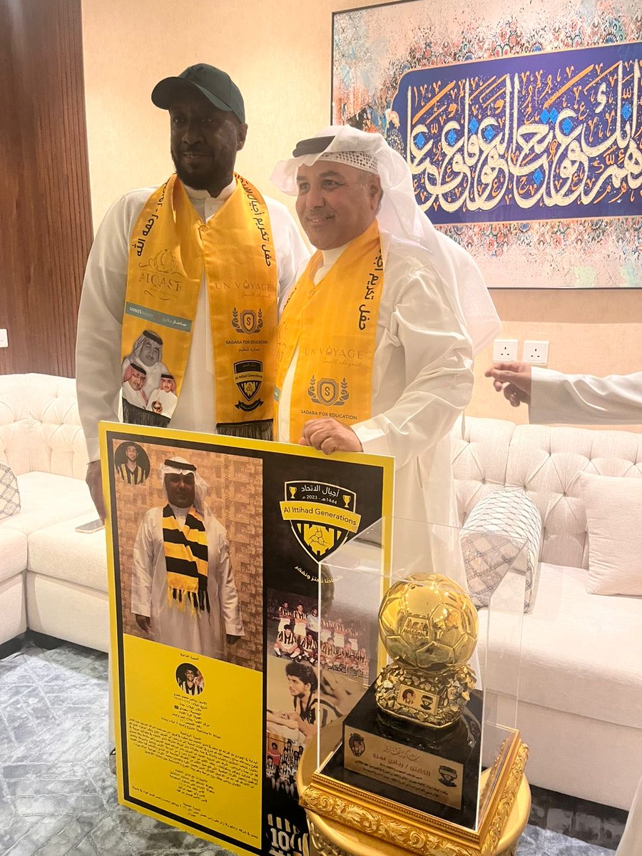 AjyalAlittihad's tweet photo. ⁧#اجيال_الاتحاد_تصل_الرقم_201
⁧#اجيال_الاتحاد_تكرم_رياض_عمرو⁩ 

تشرف ⁧#اجيال_الإتحاد⁩ مساء أمس الجمعة 20 رحب  1447هـ الموافق 9 يناير 2026م بزيارة نجم ⁧#الاتحاد⁩ السابق الكابتن ⁧#رياض_عمرو في بيته لتكريمه تقديراً لمسيرته مع النادي
#صور_من_التكريم https://t.co/5O2ymujyEX