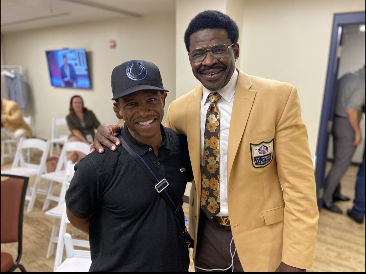 ampharris's tweet photo. Hanging out with these guys from the βUβ is gonna be interesting ππ.These legends about to get this #IU businessπ₯π₯@EdgerrinJames @ReggieWayne_17 @TwentyER #SantanaMoss #AndreJohnson @michaelirvin88 @raylewis @IndianaFootball vs @CanesFootball
I gotta get tickets to the game. https://t.co/jSz2y31uxs