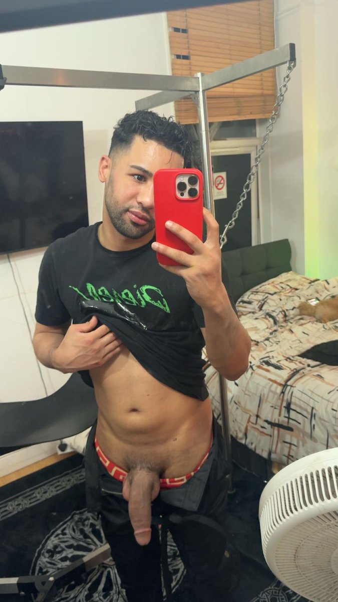 moroccanXXL's tweet photo. Join me for some hot fun #london #bayswater https://t.co/8kOHGueQNT