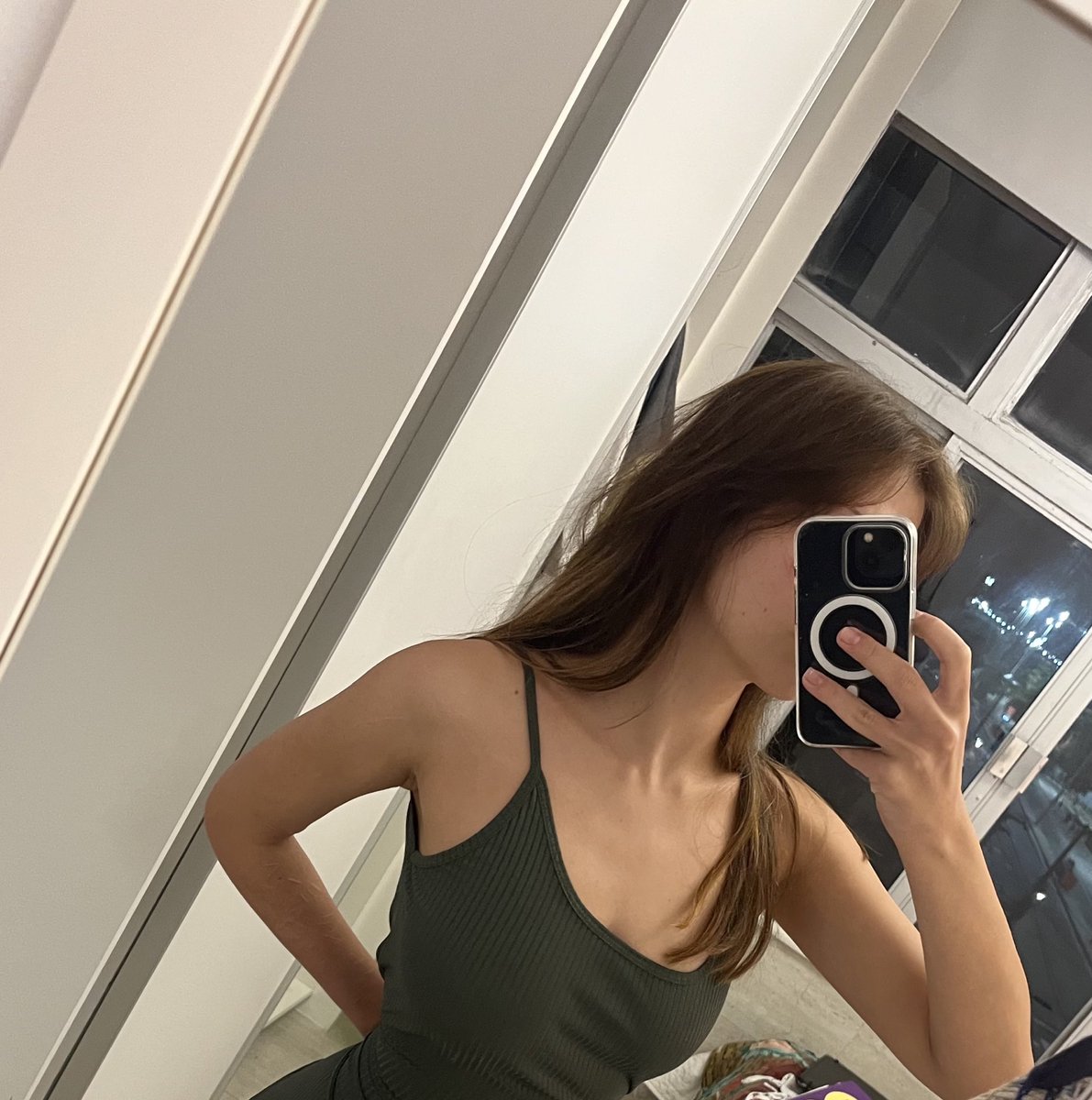 obslly's tweet image. os ossinhos do peito ameacando voltar pqp q felicidade