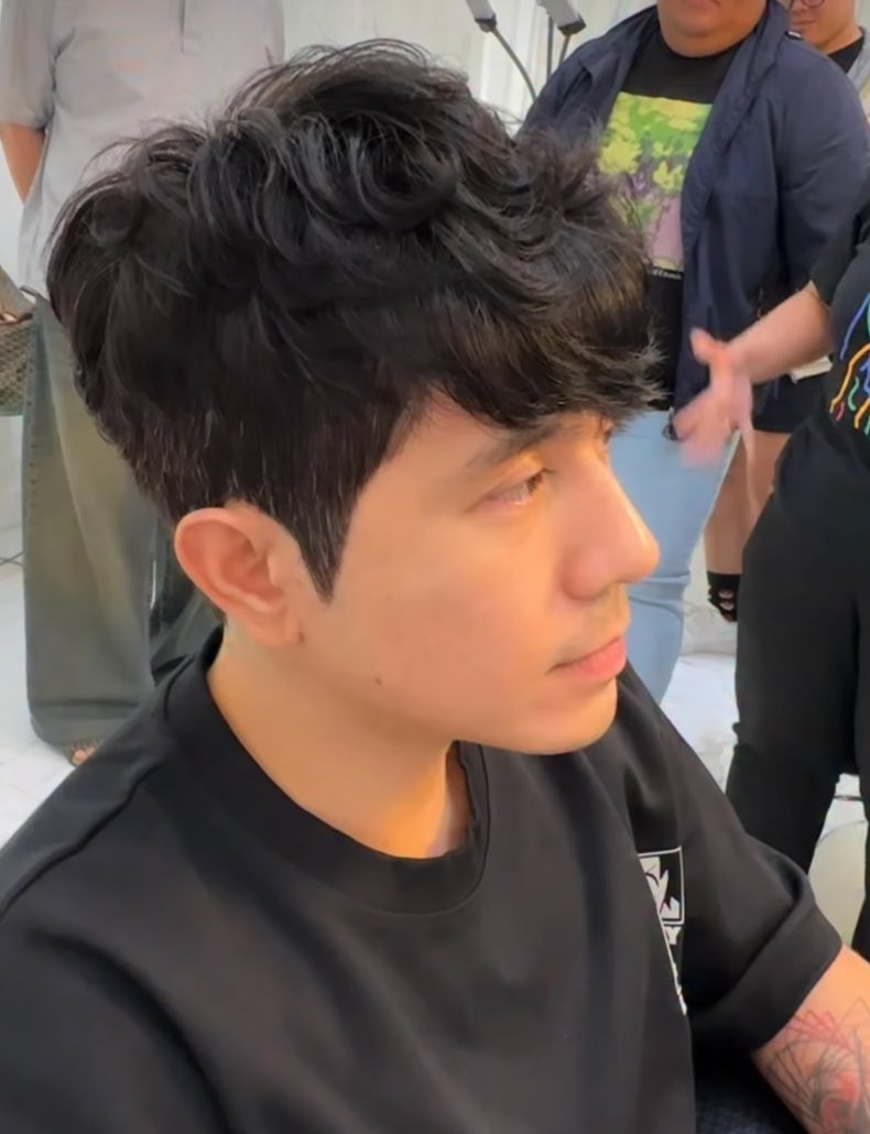 kimpaucrumbs's tweet image. grabe yung side profile?!