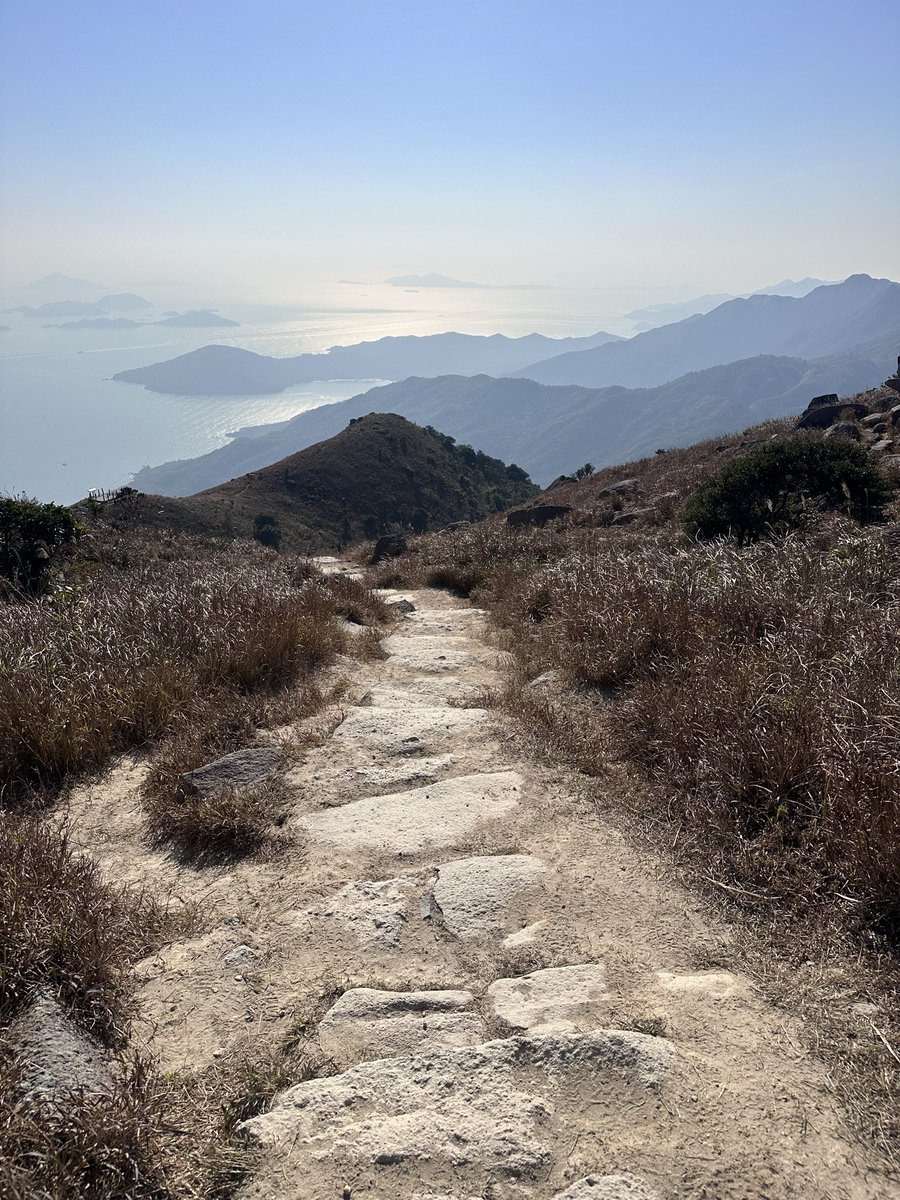 diveshg's tweet photo. 🏔️ Sunset peak - 3rd highest in Hong Kong. 869 m 😎 https://t.co/UPyj6WhDSt