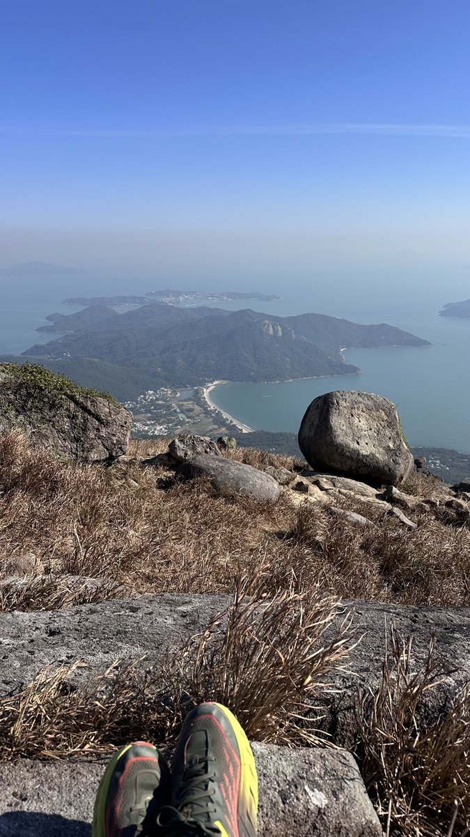 diveshg's tweet photo. 🏔️ Sunset peak - 3rd highest in Hong Kong. 869 m 😎 https://t.co/UPyj6WhDSt