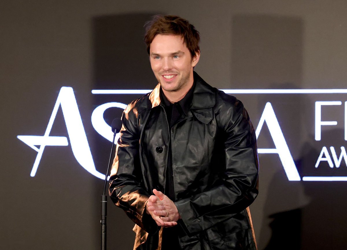 Hoult_x_Haneul's tweet photo. Nicholas Hoult at the Astra Film Awards 😍
#nicholashoult #AstraFilmAwards https://t.co/WateG6byrw