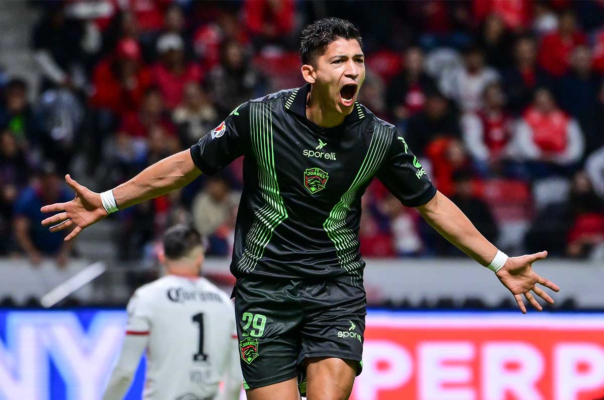 ProfeLDA_'s tweet image. Yo confío plenamente en el trabajo de Carlos Vela, con lo demostrado el torneo pasado, y más aún con el visto bueno que seguramente dio Óscar. Esperemos que Zaldivar venga y la rompa.

Bienvenido al Tricampeón de Centroamérica y Campeón Nacional.❤️🖤