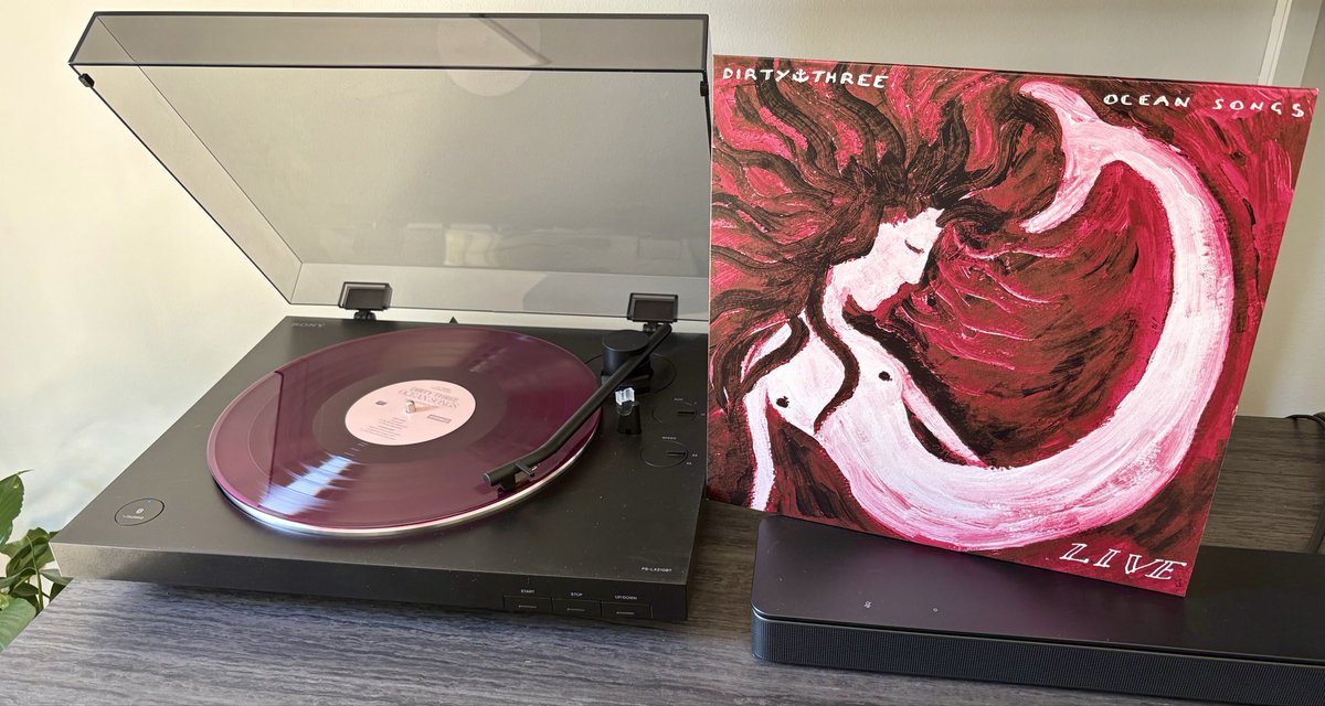 GleannMac's tweet photo. Listening to this stunning live album for the first time, lovely sleeve notes from @warrenellis13 @nickcave https://t.co/Put7gK7pAC