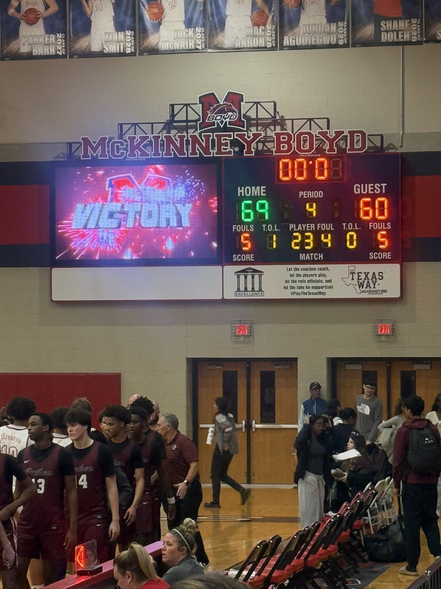 McKISDAth's tweet photo. And the Bronco boys follow suite by beating Princeton. #LetEmRun @BoydBroncoHoops @BroncoTweet https://t.co/WRczyi08Qm