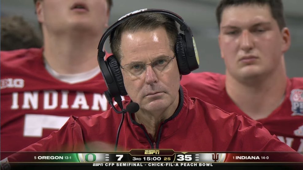 RedsDaily4's tweet photo. Me when I see Santiago Espinal in the 2-hole…… https://t.co/mmoXzvJ3rS