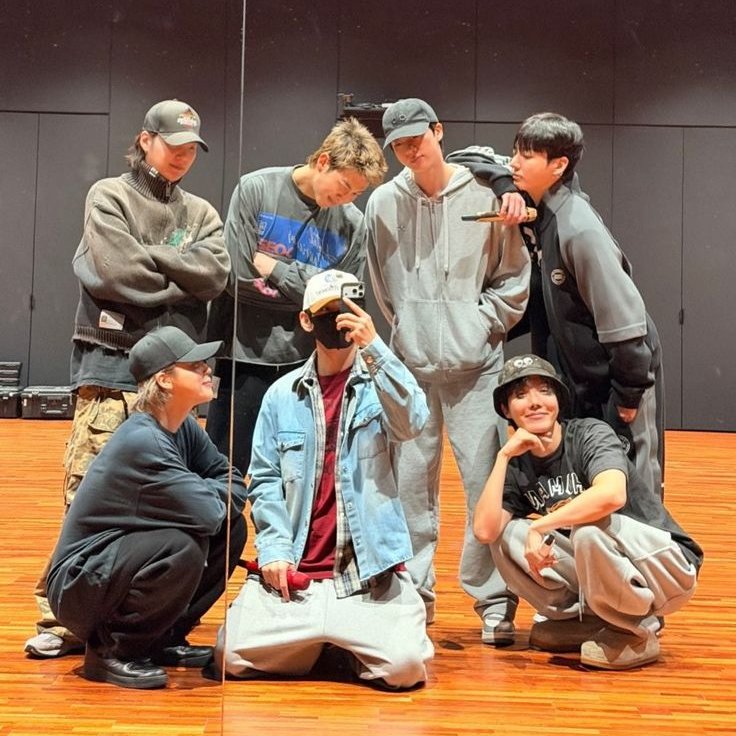 ARMYON_BTS's tweet photo. ✨Reminder! The weekend is coming and it has been a good week of 40+ ARMY "recruits" to our GC's already! There are great conversations with positivity and excitement all around for the comeback! 

Please reach out to the following platform fanbases if you are looking to join a GC. These amazing admins have been here throughout Ch2 to help guide ARMY and provide the necessary tools to support #BTS with guides, playlists, projects, and pure fun! Let's meet our #ARMYonProject320 goals!

💸 @PEAKyourself (Buying & Funding)
🟢 @ARMYonSpot (Spotify)
🍎 @ARMYonAppleM (Apple Music)
📦 @armyonamazon (Amazon Music)
🐼 @ArmyOnPandas/ @ArmyonPandora (Pandora Music)
🌊 @ARMYonTidal (Tidal)
📺 @BTScener* (YouTube)*

*Due to YTs removal from BB, we will continue support for milestones, Music Show awards, K-Awards, IFPI global artists, song, and album ranking and RIAA song/album unit sales. For BB purposes please utilize Apple Music & Tidal for streaming mvs! Though we don't have fbs focusing on other platforms in the DSP (Digital Service Provider) List (Deezer, Soundcloud, Audiomack, etc.), we will do our best to help you with them as well.

BTS IS COMING
ARMY IS COMING
ARMY ON PROJECT 320
#ARMYonProject320
#BTSComeback2026 #BTS #BTSARMY