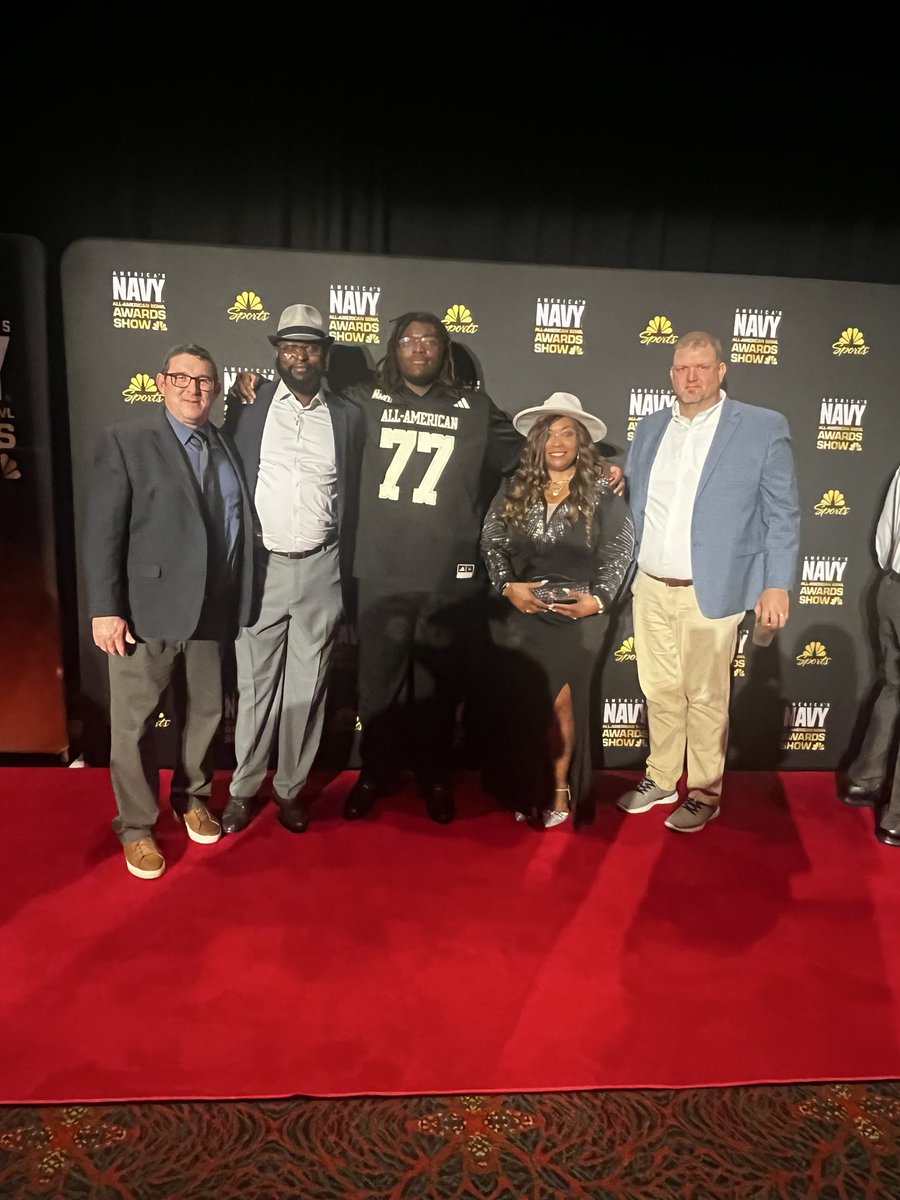 StarsFootball's tweet photo. Be sure to catch Siegel High School’s own and @Vol_Football commit, @PrincetonUwaifo at the Navy All-American Bowl @AABonNBC on @NBCSports Saturday at noon.
#p2bass
@Siegel_Nation @SiegelHighStars @SiegelAthletics #qualitymen https://t.co/bopWtV96TM