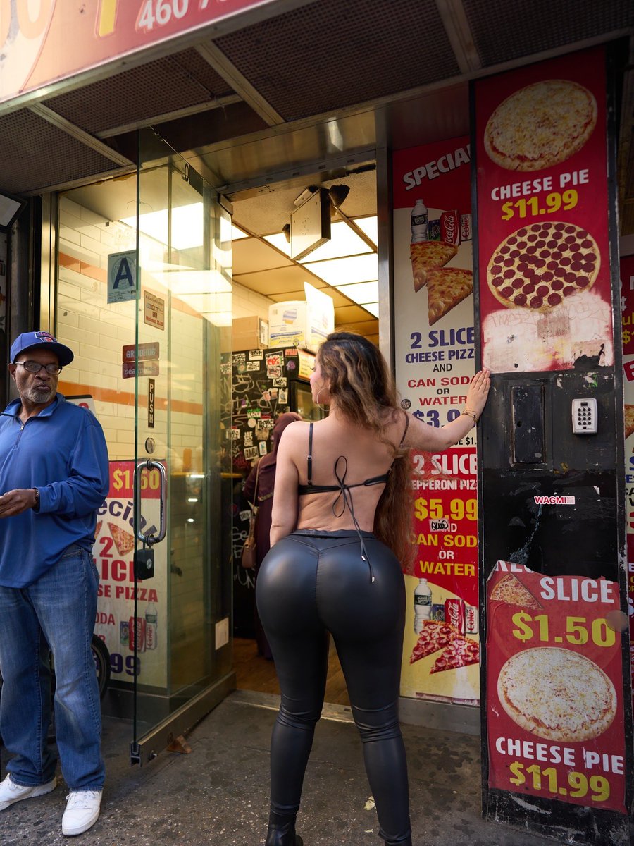 mssethiionly's tweet image. Hi @grok why uncle is looking at me like this?