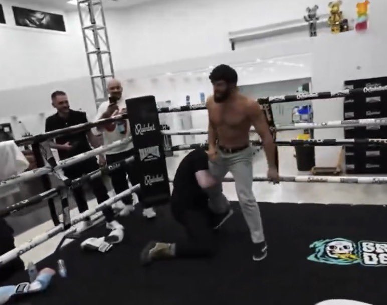 SpinninBackfist's tweet photo. Guru just ran out of time https://t.co/VjjXanhMu6