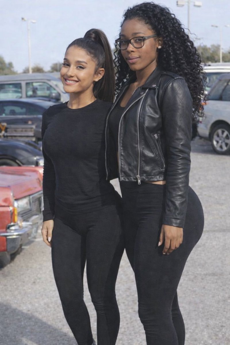 AriCatttx's tweet photo. Ariana Grande and Alli Fitz 😍

@allicatttx @arianagrandebr @ArianaToday https://t.co/SP574MWBdX