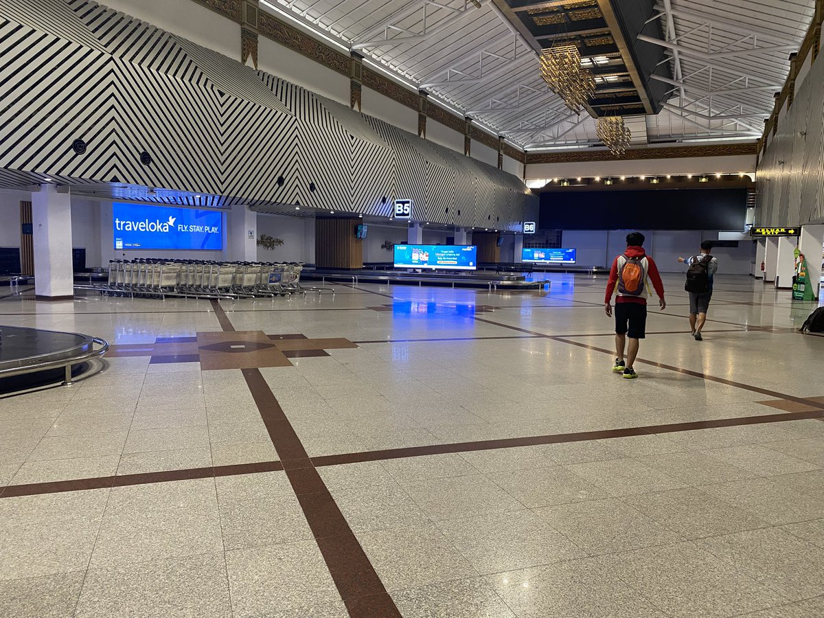 adeirfan's tweet photo. bandara Juanda, sepi, hanya 1 - 2 peswat landed, itupun tidak penuh penumpang https://t.co/PRlK2bigIw