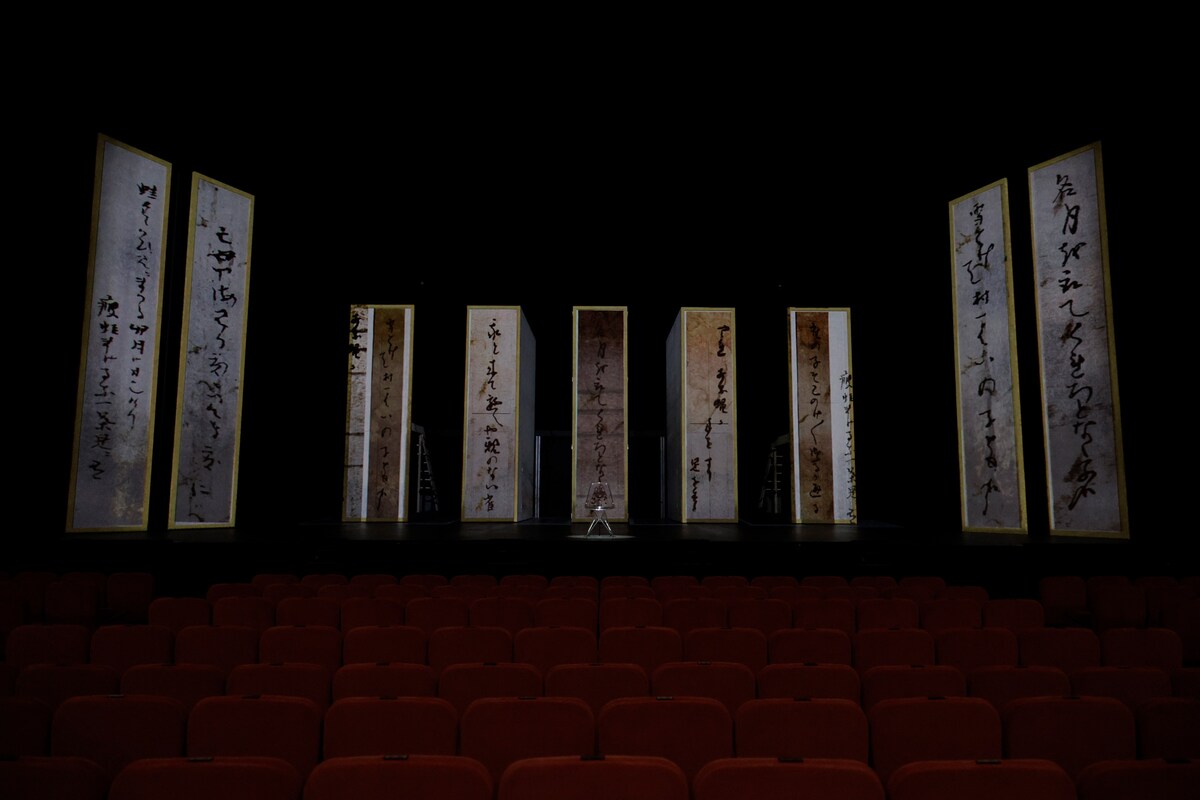 stage_natalie's tweet photo. 海宝直人・岡宮来夢ら出演「ISSA in Paris」が開幕、“俳句をミュージカルに”を具現化（舞台写真あり）
https://t.co/9nafAbo7e6

#ミュージカルISSA https://t.co/jBQDhHQUf7