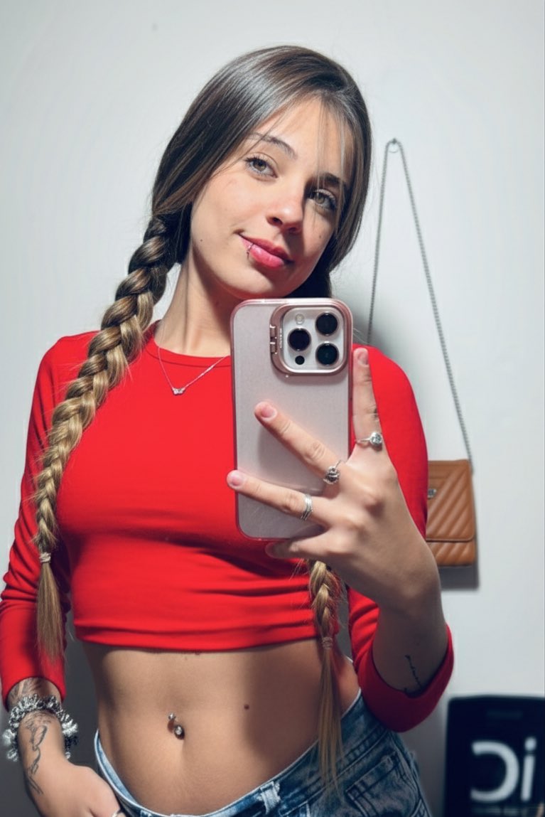🖤 tweet media
