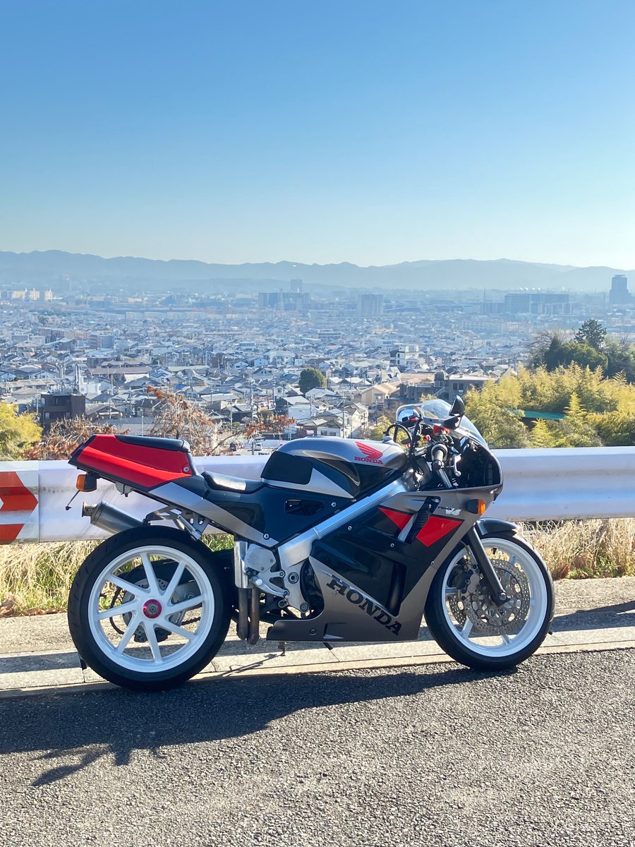don_nc30's tweet photo. #バイクは黙って真横で勝負 https://t.co/3GM8iIapr9