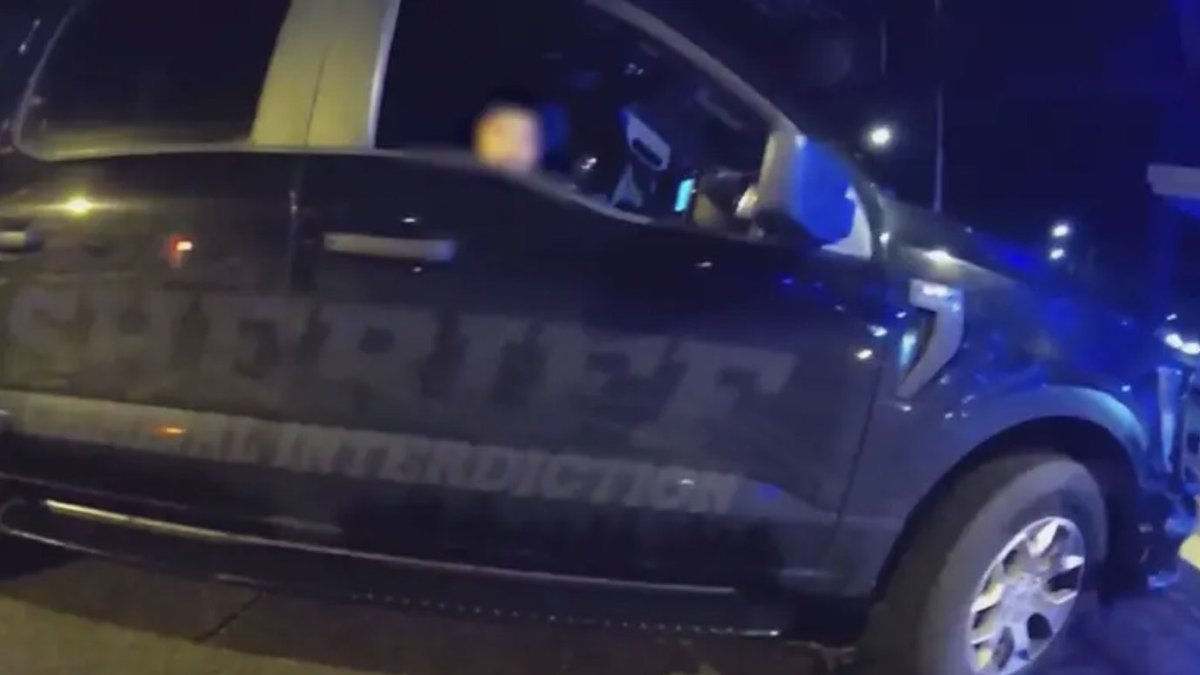 nmasunivision's tweet photo. 🎥 Mujer es arrestada por transportar ilegalmente a un niño hacia EEUU: resumen de las noticias del día.
👉 https://t.co/Wa5AxUo1wl
✅ Sigue esta y más noticias las 24 horas en @ViX.
#ViX #ViXStreaming #ViXGratis https://t.co/xfJkeU0JjS