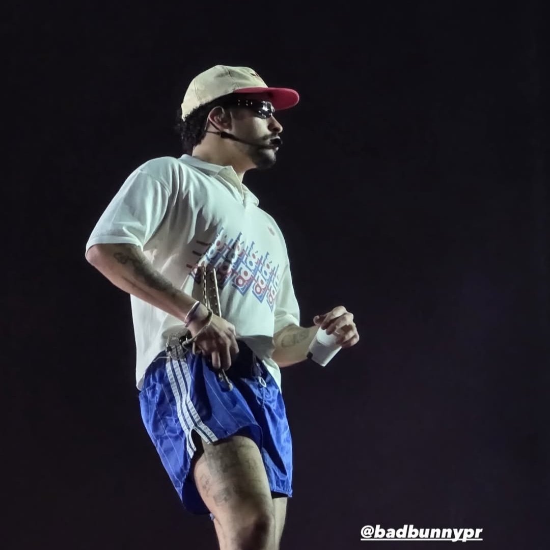 keiveiec's tweet photo. Bad Bunny en Chile 👄🇨🇱 https://t.co/9VMs1ilp9A