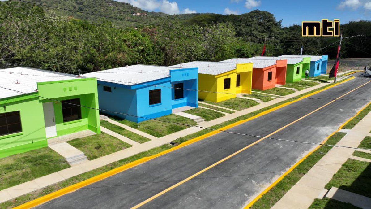 CmdtFederico's tweet photo. 🏡🏘️MTI || Entrega de Viviendas

Este Viernes 9 de Enero, nuestro Gobierno de Reconciliación y Unidad Nacional, a través del MTI, entregó la “Urbanización Álvaro Diroy Comandante Ezequiel”, de 19 viviendas, Municipio de San Juan del Sur, Rivas.

#ManaguaSandinista
#Nicaragua https://t.co/TFx8zK9knA