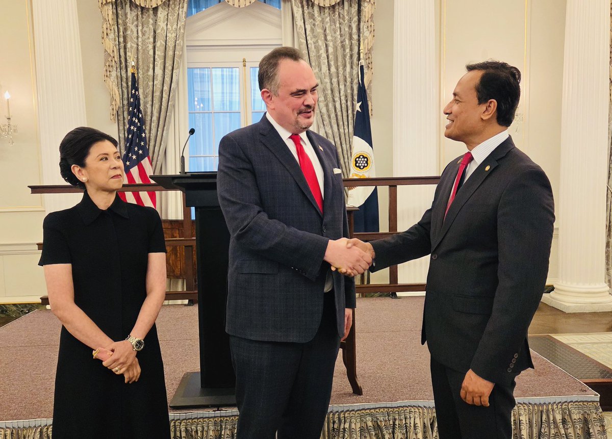 usembassydhaka's tweet photo. U.S. Embassy Dhaka is pleased to welcome Brent Christensen as the newly sworn-in Ambassador to Bangladesh.

“I am thrilled to return to Bangladesh, a country I know so well. I am excited to lead a great team at Embassy Dhaka, Americans and locally employed staff alike, to enhance U.S.-Bangladesh relations, advance President Trump's agenda, and work hard every day to make America safer, stronger, and more prosperous.” - Ambassador Brent Christensen
