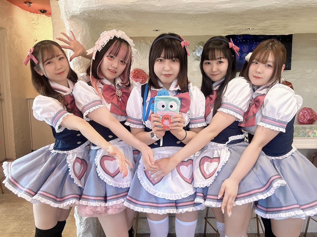 ／
 ハートオブハーツ開国中です〜♪
＼

3連休初日大盛り上がりで行きましょう✨

🍀あずにゃん<a href="/HOH_azurinrin/">あずにゃん♡ハートオブハーツ</a> 
🍀ぴん<a href="/HOH_pin/">ぴんㄘゃԽ❕ハートオブハーツ</a> 
🍀なの<a href="/MP_nano_/">なの❄️モンスターパニック</a> 
🍀きらり<a href="/HOH_kirari/">きらり✨ハートオブハーツ</a> 
🍀ゆあ<a href="/HOH_yua/">ゆあ🤍ハートオブハーツ</a> 

📍東京都千代田区外神田3-1-10 3階

#ハートオブハーツ #秋葉原 #メイドカフェ