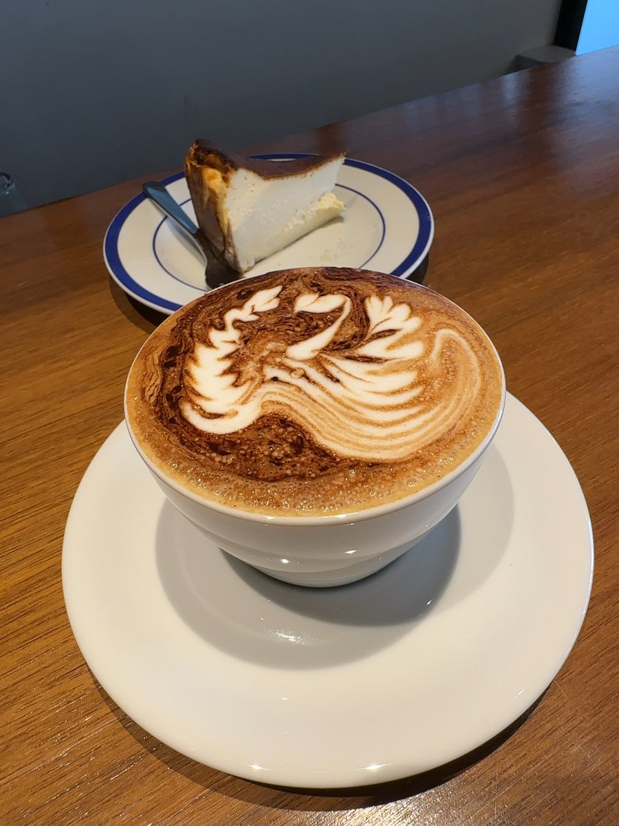 NAGANO_AVENUE's tweet photo. 当ホテルより徒歩10分ほどの「R-COFFEE」に行ってきました。
カフェモカとバスクチーズケーキをいただきました🤤
イベントスペースに併設されたカフェでまったりと過ごせました✨
#アベニューのグルメ #rdepot #長野市 #カフェ https://t.co/gGh0ABJ27W