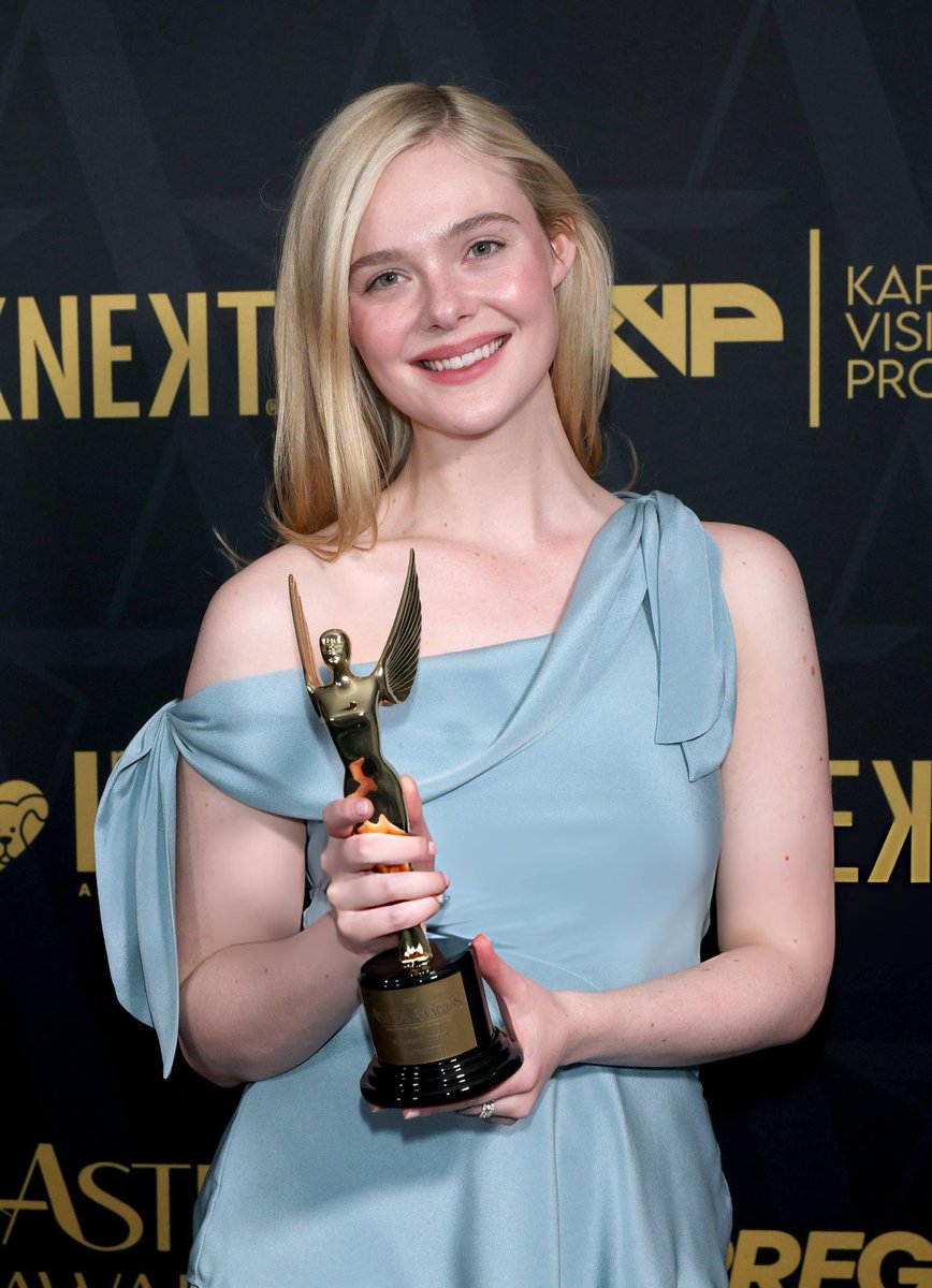Hoult_x_Haneul's tweet photo. My Nickelle heart 🫶😭💕
Both received"Vanguard Award"
Nicholas Hoult at the "2022 SCAD Savannah Film Festival" Elle Fanning "2026 Astra Film Festival" #nicholashoult
#thegreat #ellefanning #nickelle https://t.co/I8MpdGSDXV