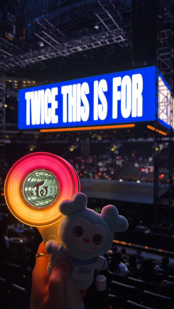 cryformyois's tweet photo. #THISISFOR_VANCOUVER_D1 #TWICE https://t.co/Bc6oer8xmf