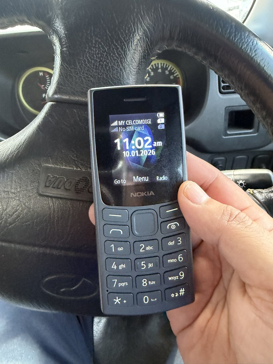 abd_jabbar's tweet photo. in F1&amp;2  smartphone encouraged in my son MRSM school, as part of learning, cashless payment, communication between class,teachers &amp; warden. But end of F2 pengetua voices concern of misuse of smartphone. So in F3, d school revert back to “Old skool” phone. Back to golden age yeah https://t.co/6PNFdQqxAu