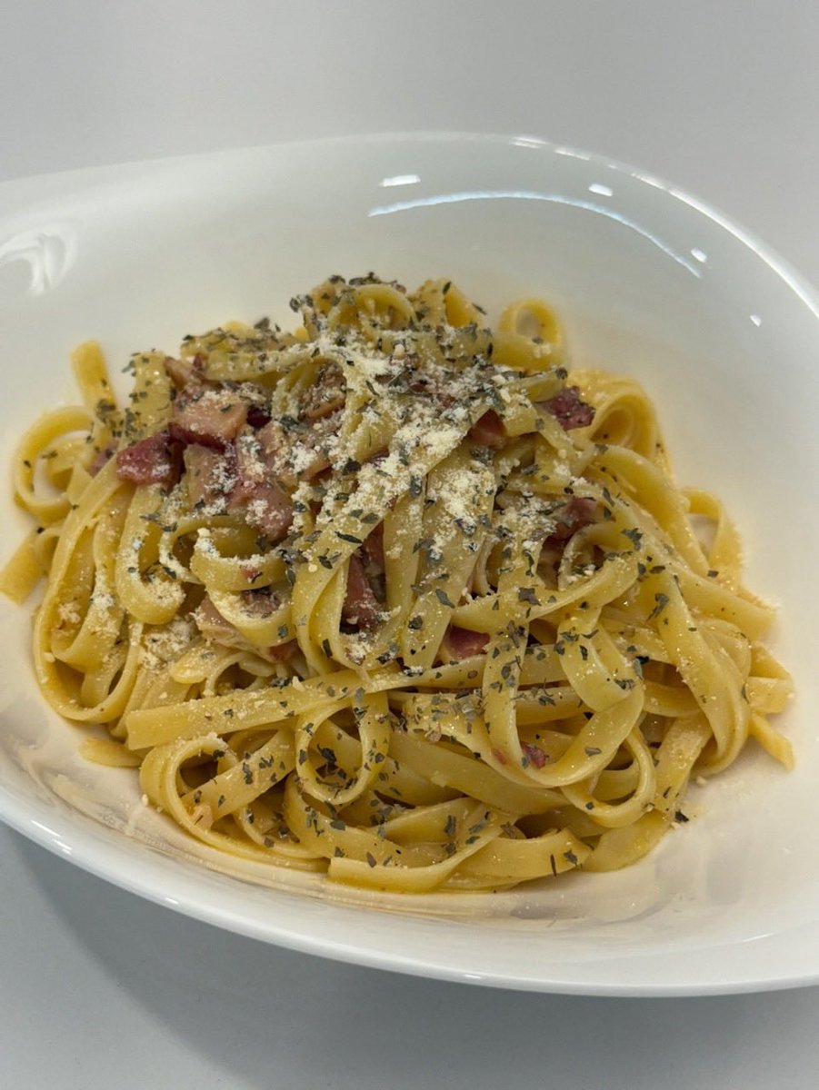 247EUNHO's tweet image. [100126] 🐺🫧

EUNHO SHARED HIS HOMEMADE PASTA PICS THAT HE USED!!!! 🤤

🐺: i’m not exaggerating, in my entire life i’ve never had delivery pasta that tasted better
🐺: i’ve made these two dishes over a hundred times in my life, so i’m confident about them hehe