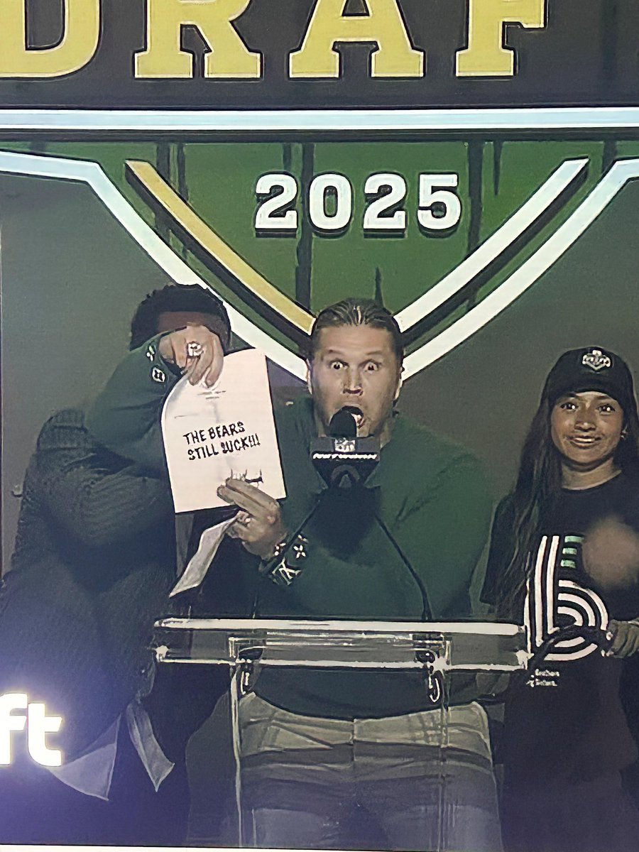 Wisconsin_fam's tweet photo. Its Packers-Bears wildcard eve. I’ve got one thing to say: https://t.co/WNyVkssy2W