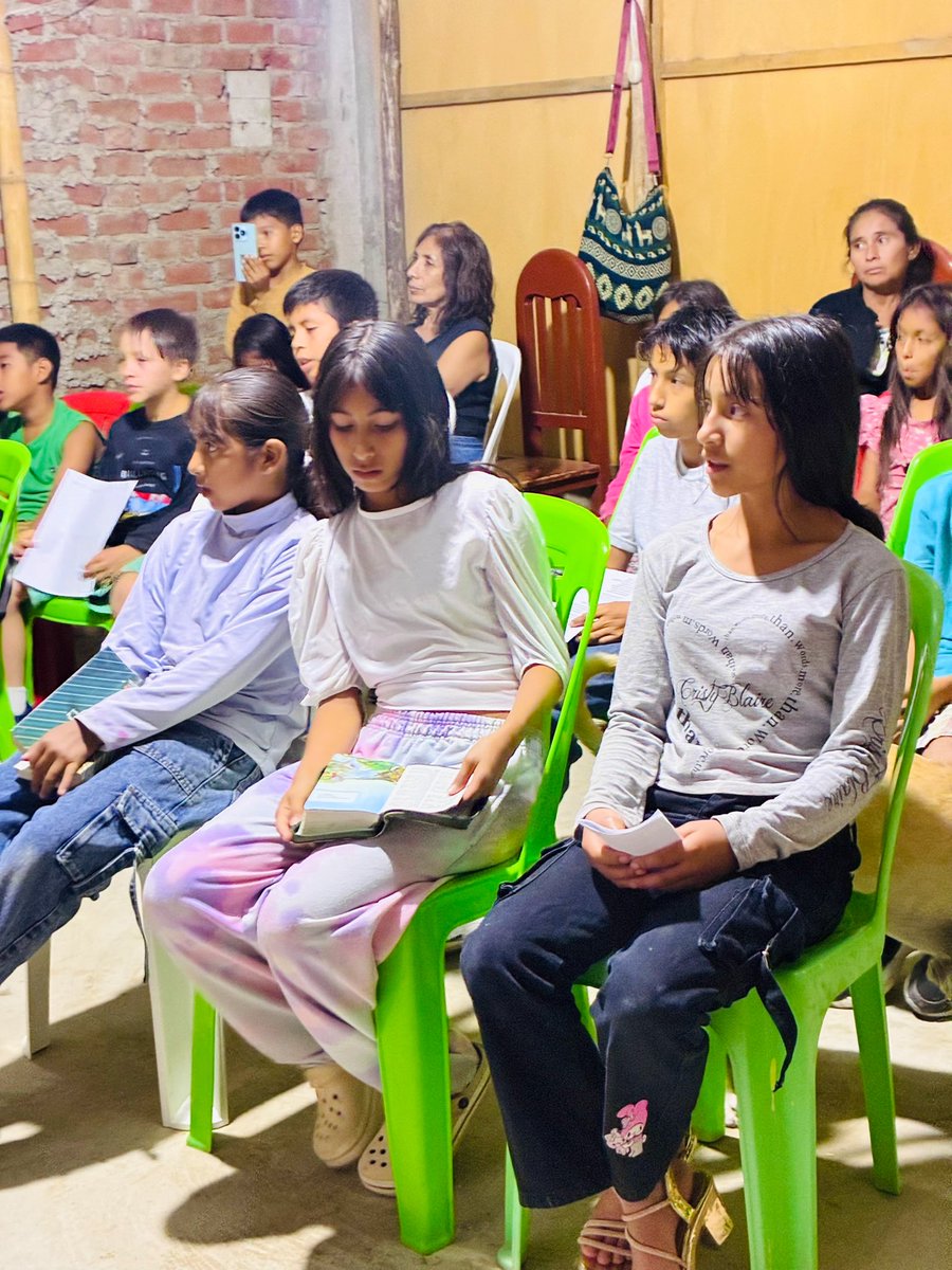 JoseUrciaCarlos's tweet photo. 🌊✨ Aún hay esperanza

Esta noche siete adolescentes tomaron una de las decisiones más hermosas de su vida: entregar su corazón a Jesús a través del bautismo.

En la primera semana de oración 2026 “Aún hay esperanza”, Dios volvió a mostrar que sigue llamando a los jóvenes. 💙🙏 https://t.co/PUA2k0Nehg